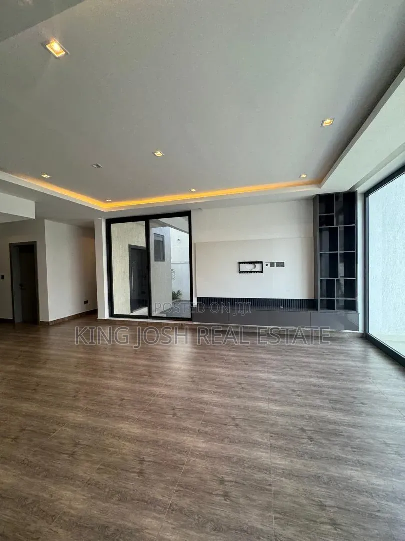 4bdrm House in Spintex, Baatsona Total for rent