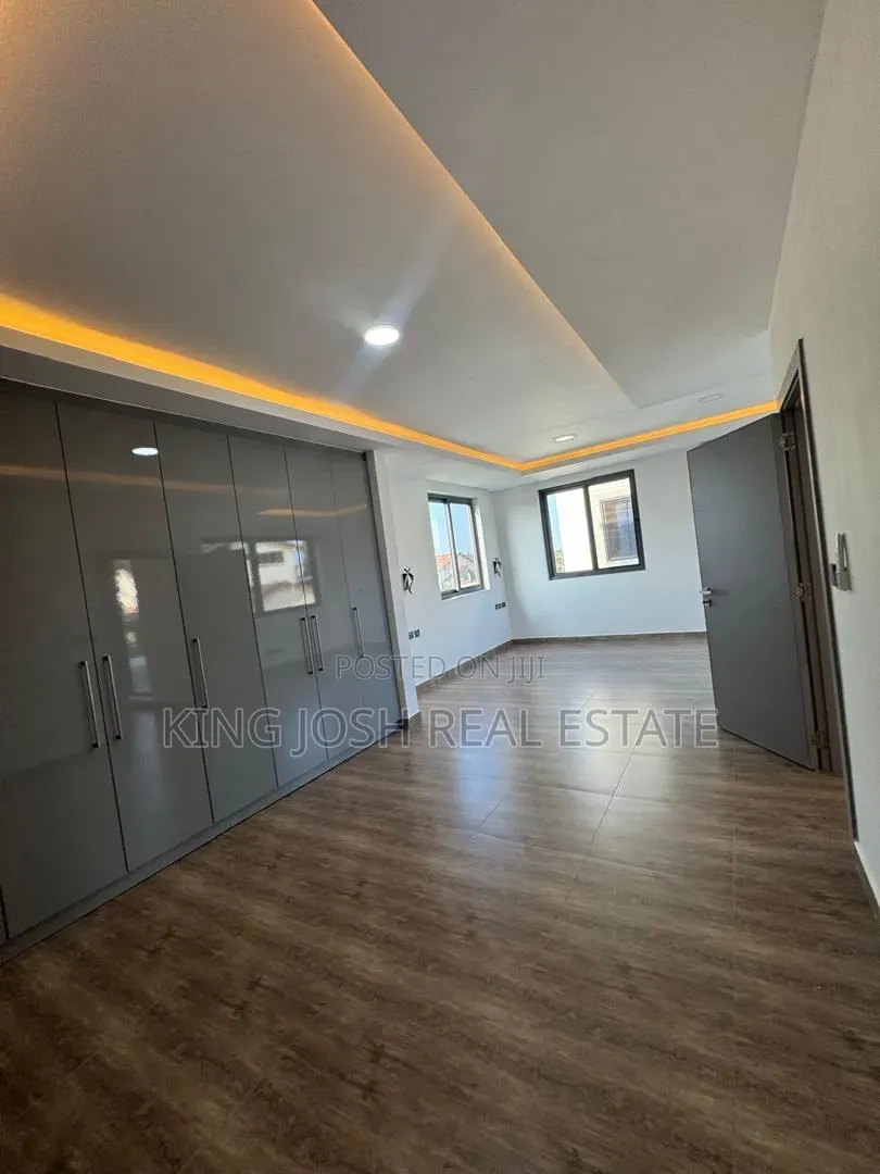 4bdrm House in Spintex, Baatsona Total for rent