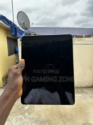 Apple iPad Pro 12.9 (2022) 256 GB Gray