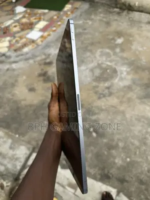 Apple iPad Pro 12.9 (2022) 256 GB Gray