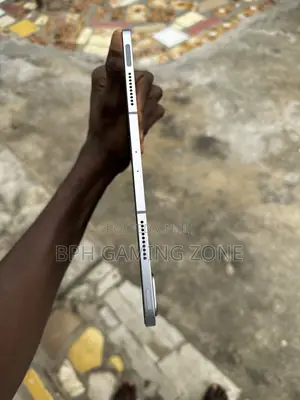 Apple iPad Pro 12.9 (2022) 256 GB Gray