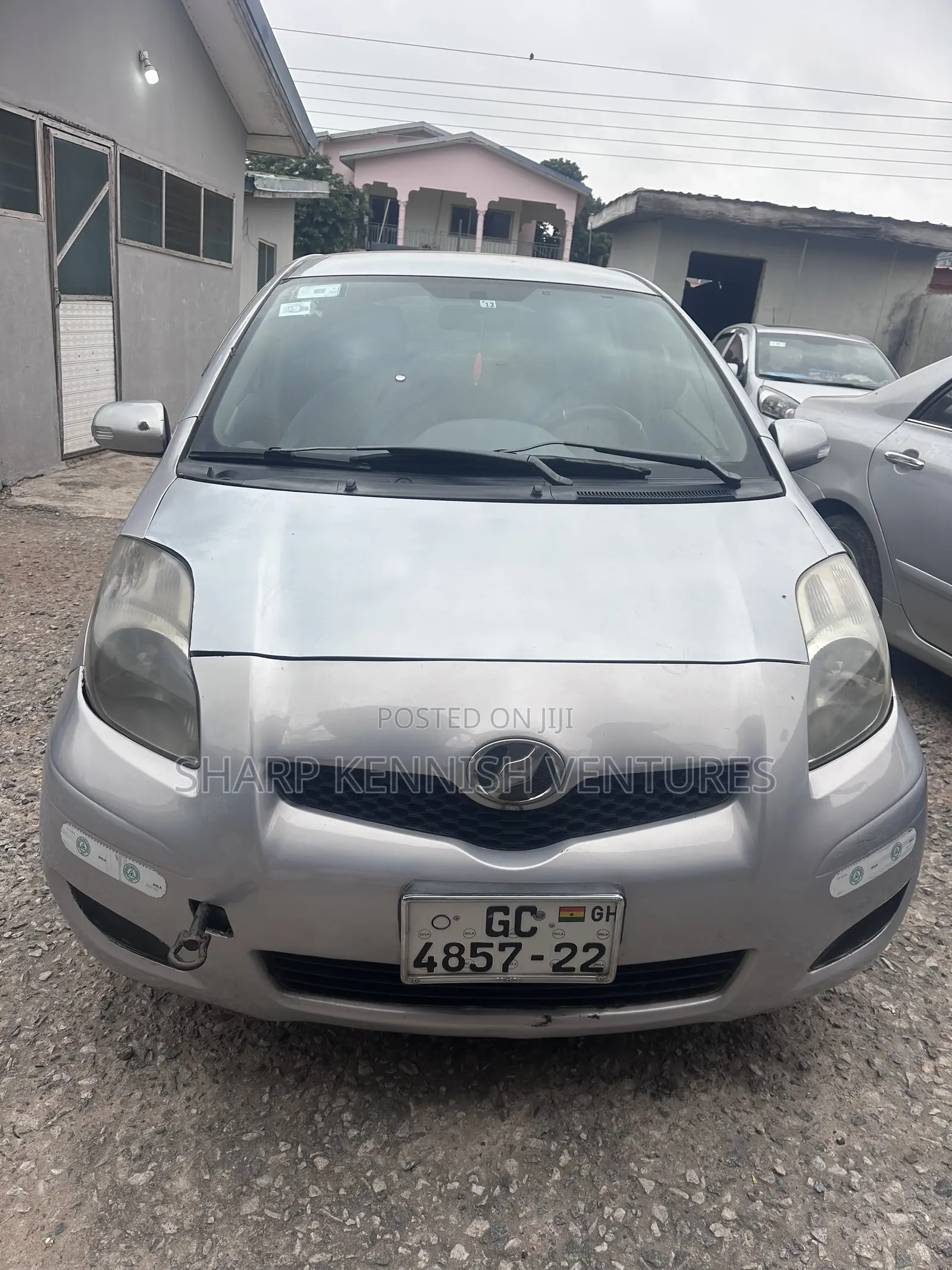 Toyota Vitz 1.3 FWD 5dr 2010 Silver