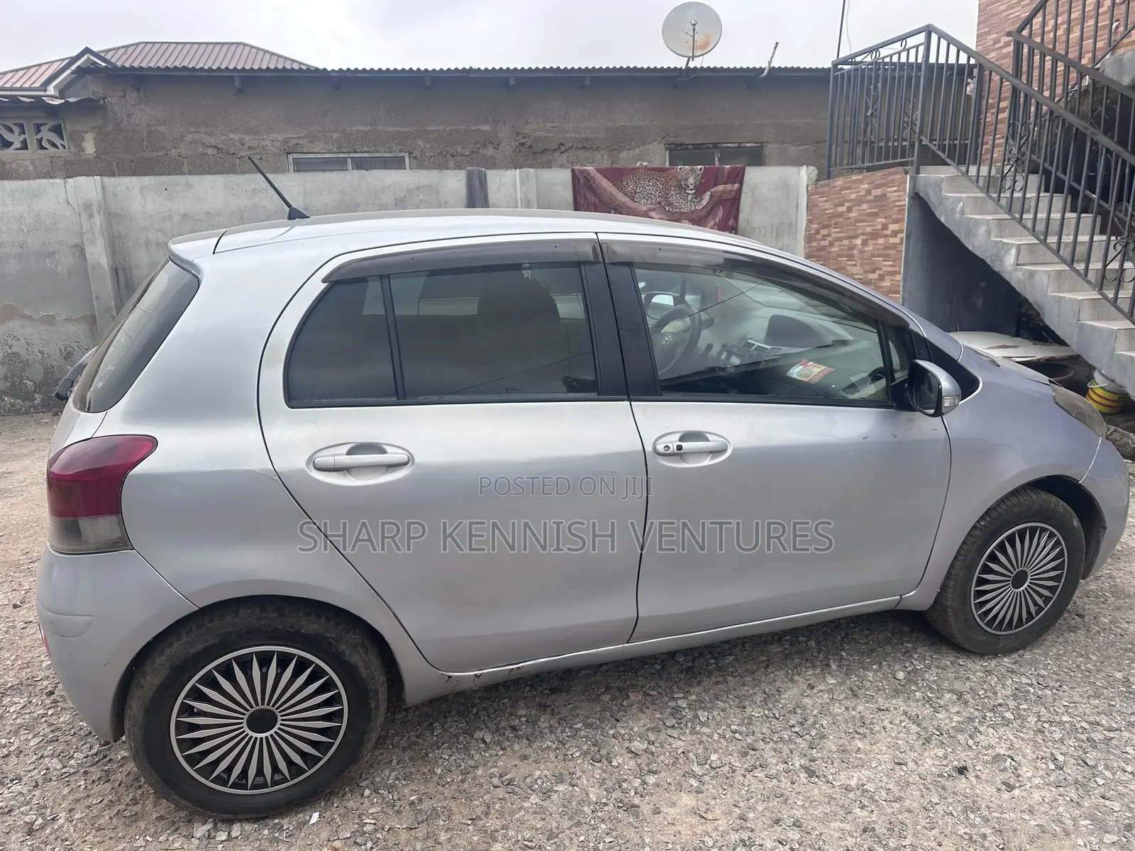 Toyota Vitz 1.3 FWD 5dr 2010 Silver