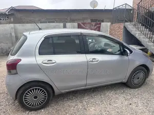Toyota Vitz 1.3 FWD 5dr 2010 Silver