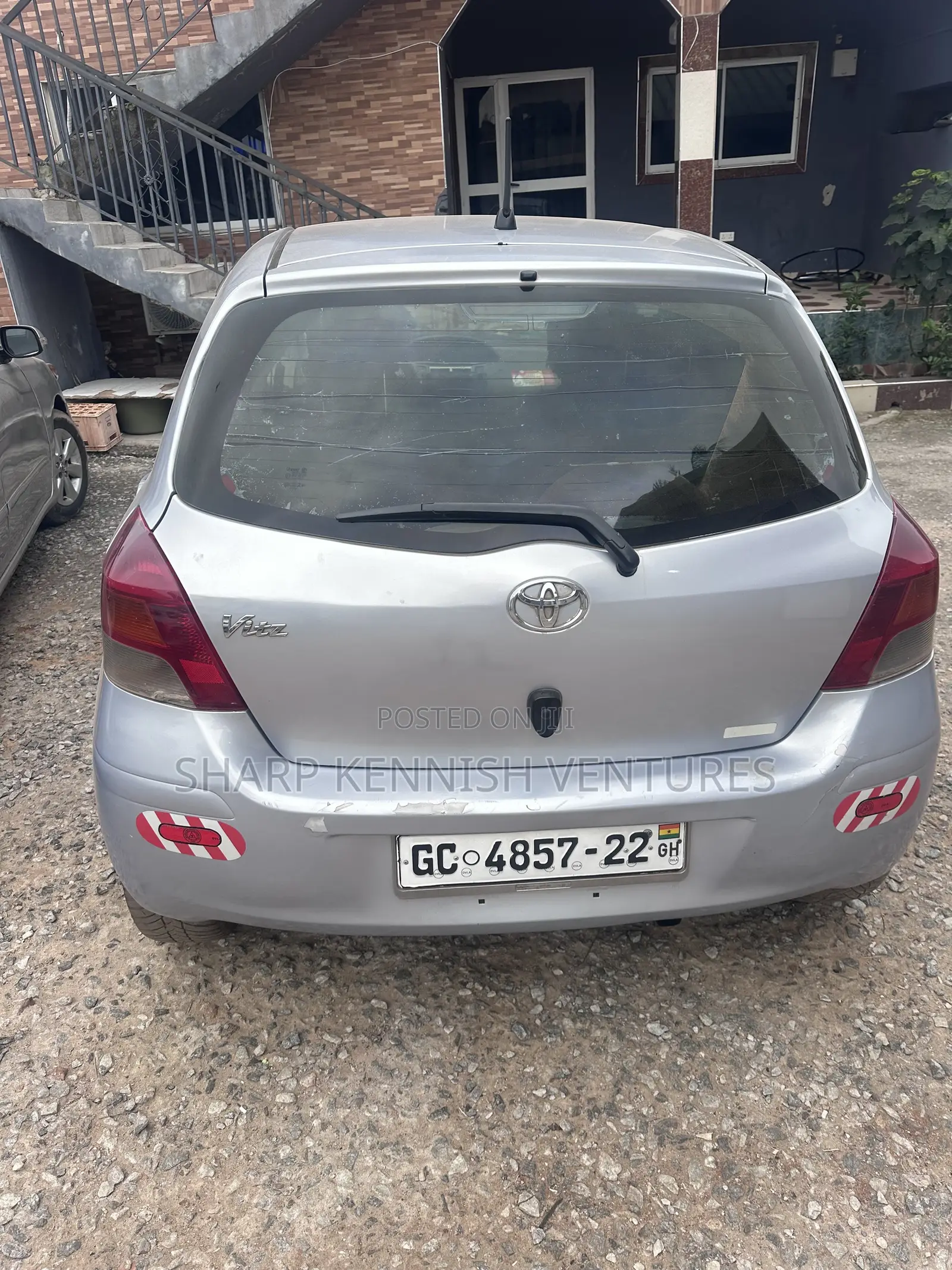 Toyota Vitz 1.3 FWD 5dr 2010 Silver