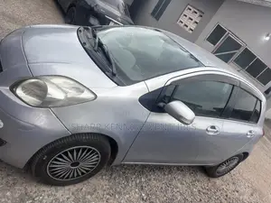 Toyota Vitz 1.3 FWD 5dr 2010 Silver