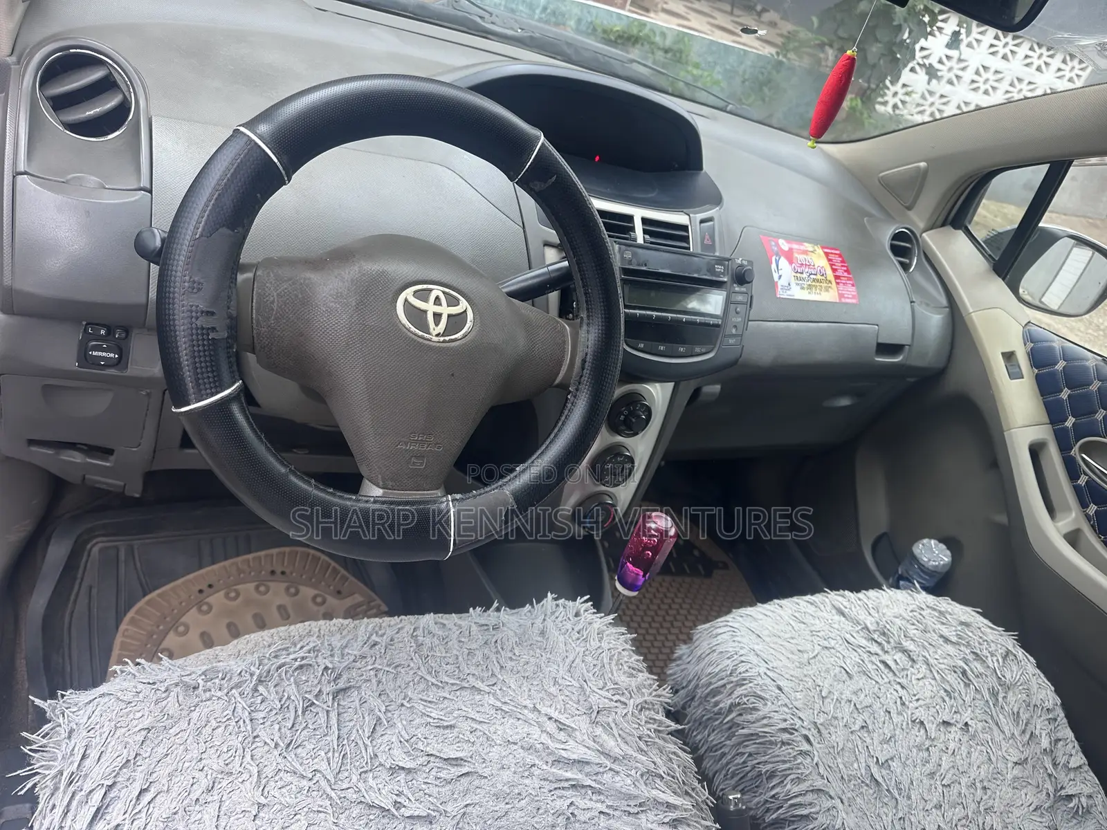 Toyota Vitz 1.3 FWD 5dr 2010 Silver
