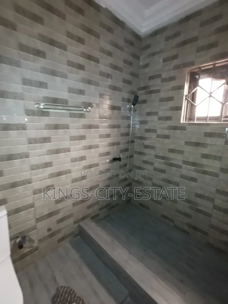 3bdrm Apartment in Pokuase Rocky Down for rent