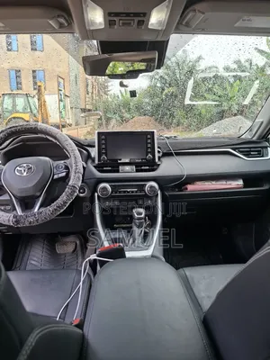 Toyota RAV4 XLE Premium 2021 Blue