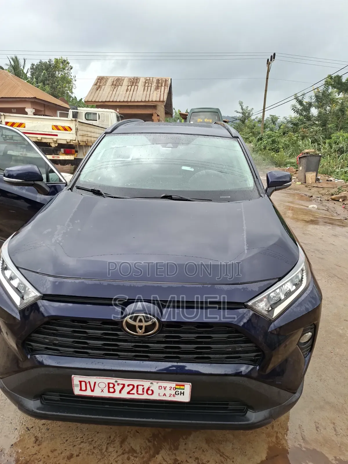 Toyota RAV4 XLE Premium 2021 Blue