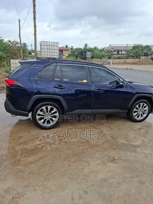 Toyota RAV4 XLE Premium 2021 Blue