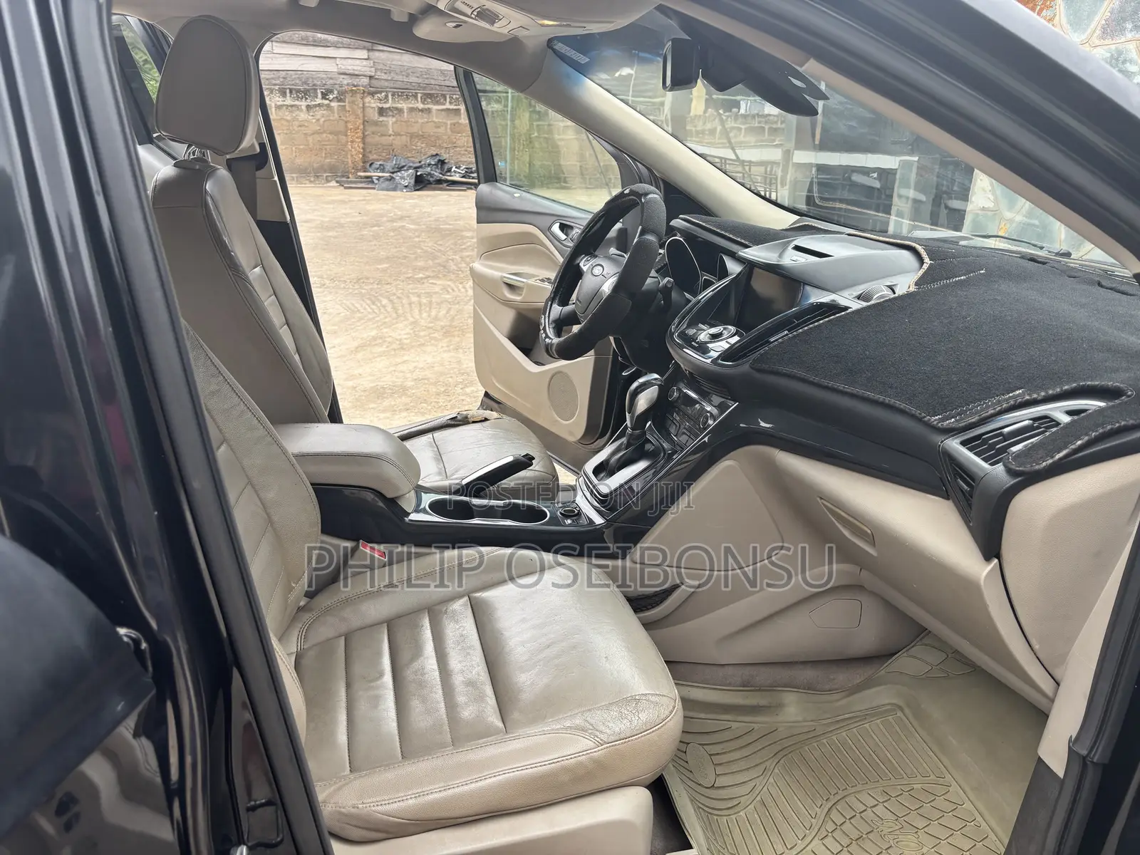 Ford Escape Titanium 4dr SUV AWD (1.6L 4cyl Turbo 6A) 2014 Beige