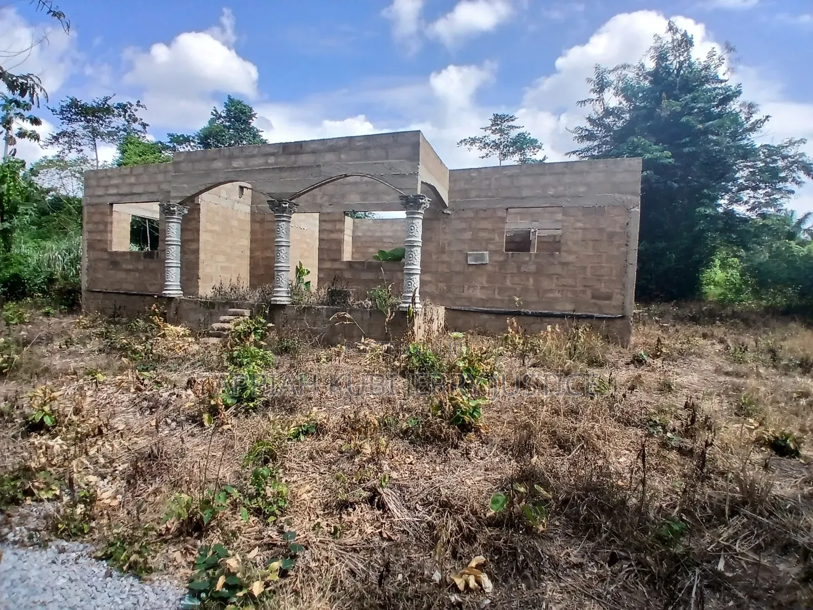 4bdrm House in Appiah Kubi Jerry, Akuapim North for Sale