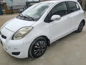 Toyota Vitz 1.0 FWD 3dr 2010 White