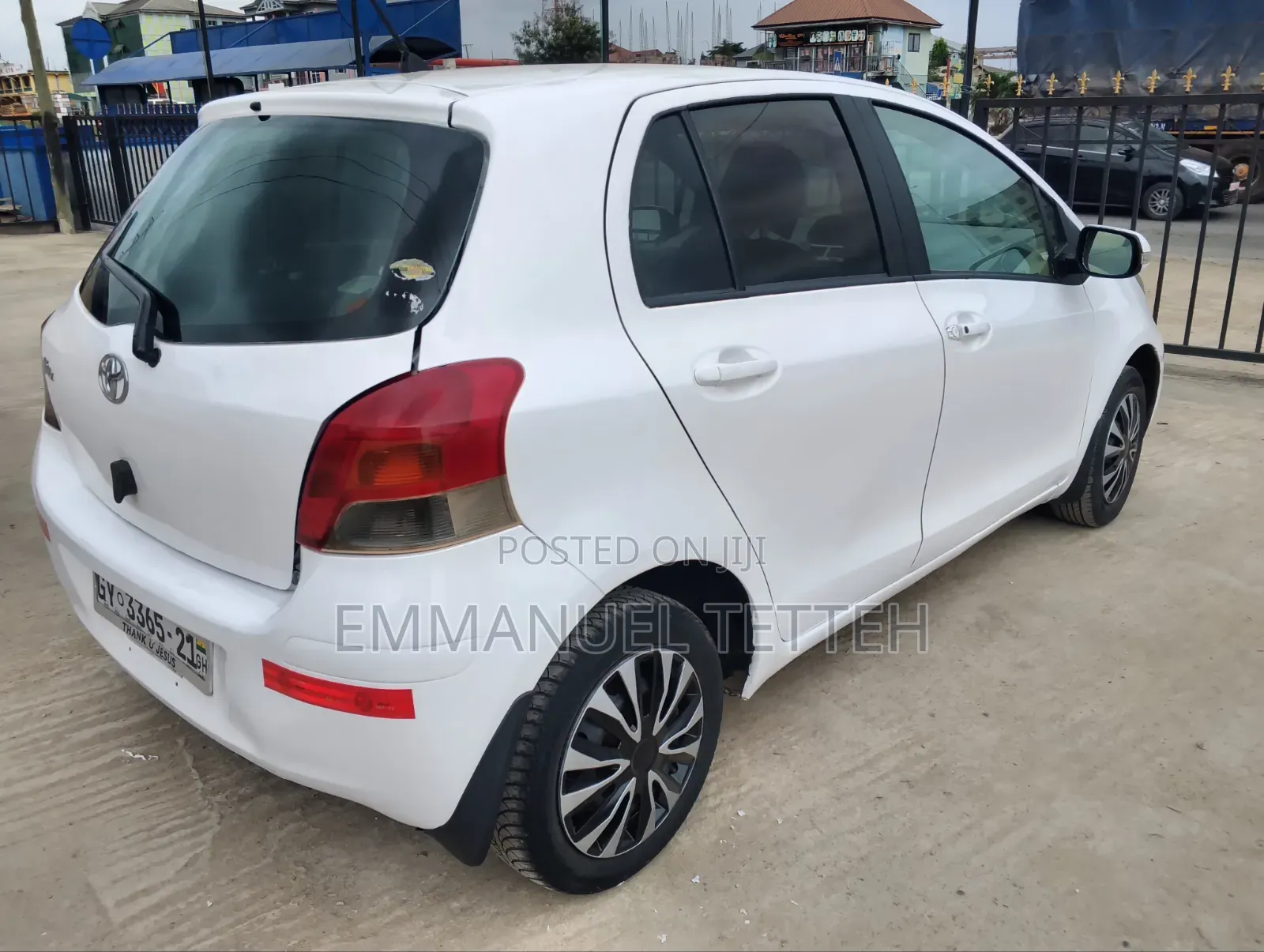 Toyota Vitz 1.0 FWD 3dr 2010 White