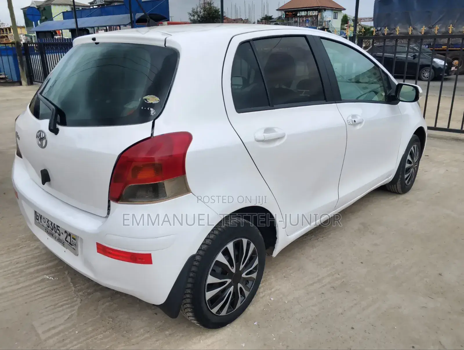 Toyota Vitz 1.0 FWD 3dr 2010 White