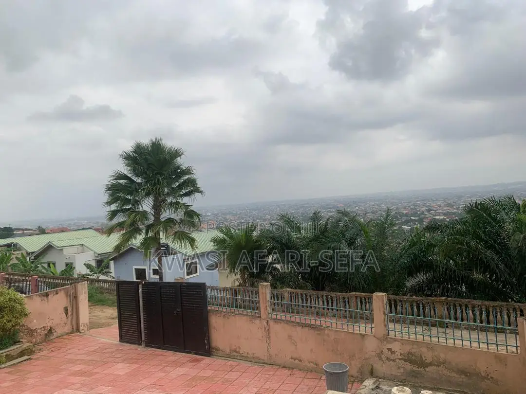 3bdrm Townhouse / Terrace in Ashongman Estates, Police Station for rent