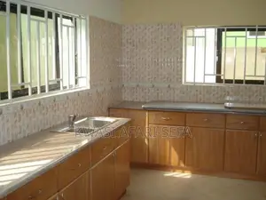 3bdrm Townhouse / Terrace in Ashongman Estates, Police Station for rent