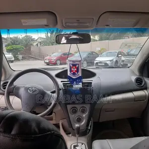 Toyota Belta 2011 Silver
