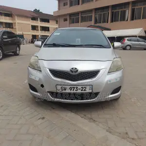 Toyota Belta 2010 Silver