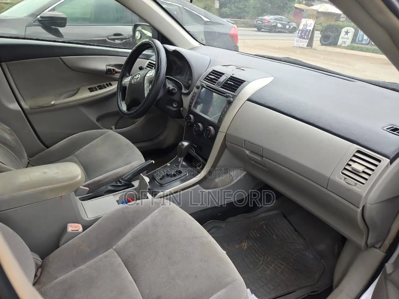 Toyota Corolla LE 4dr Sedan (1.8L 4cyl 4A) 2013 Silver