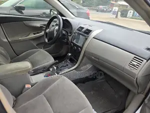 Toyota Corolla LE 4dr Sedan (1.8L 4cyl 4A) 2013 Silver