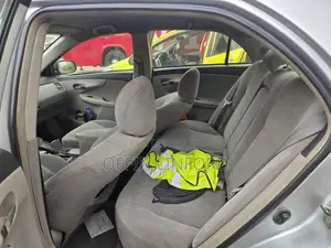 Toyota Corolla LE 4dr Sedan (1.8L 4cyl 4A) 2013 Silver