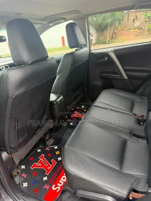 Toyota RAV4 XLE 4dr SUV AWD (2.5L 4cyl 6A) 2018 Gray