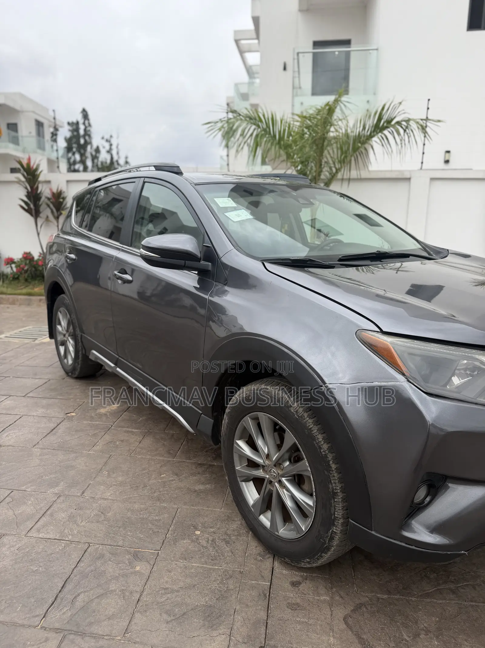 Toyota RAV4 XLE 4dr SUV AWD (2.5L 4cyl 6A) 2018 Gray