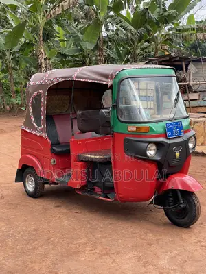 Bajaj RE 2025 Red