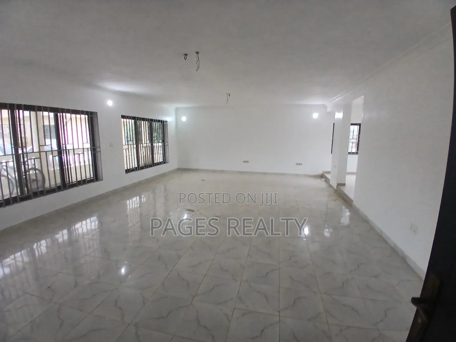 3bdrm Apartment in Madina, Zongo Junction for rent