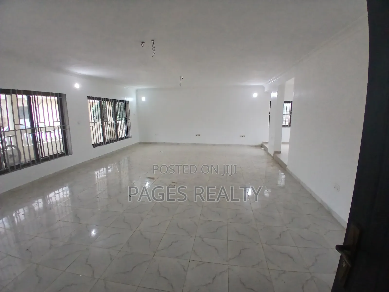 3bdrm Apartment in Madina, Zongo Junction for rent