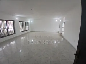3bdrm Apartment in Madina, Zongo Junction for rent