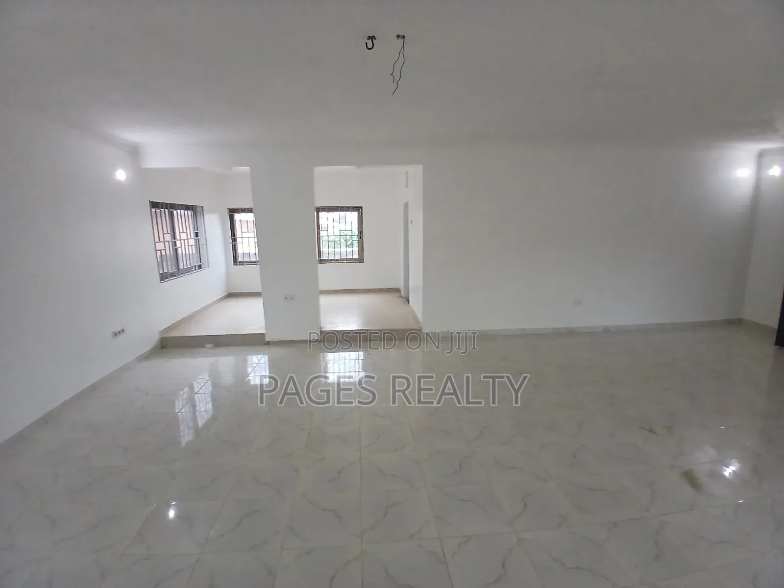 3bdrm Apartment in Madina, Zongo Junction for rent