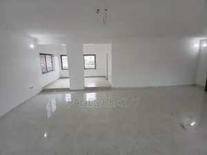 3bdrm Apartment in Madina, Zongo Junction for rent