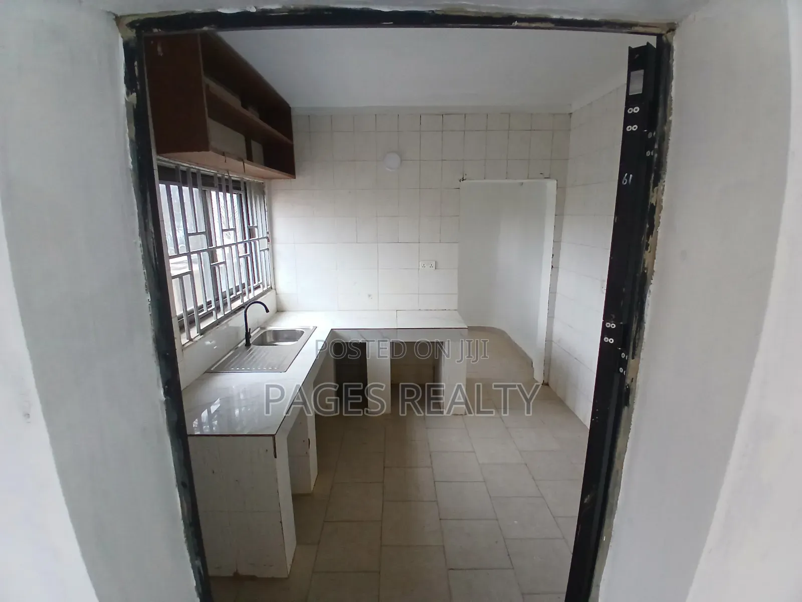 3bdrm Apartment in Madina, Zongo Junction for rent