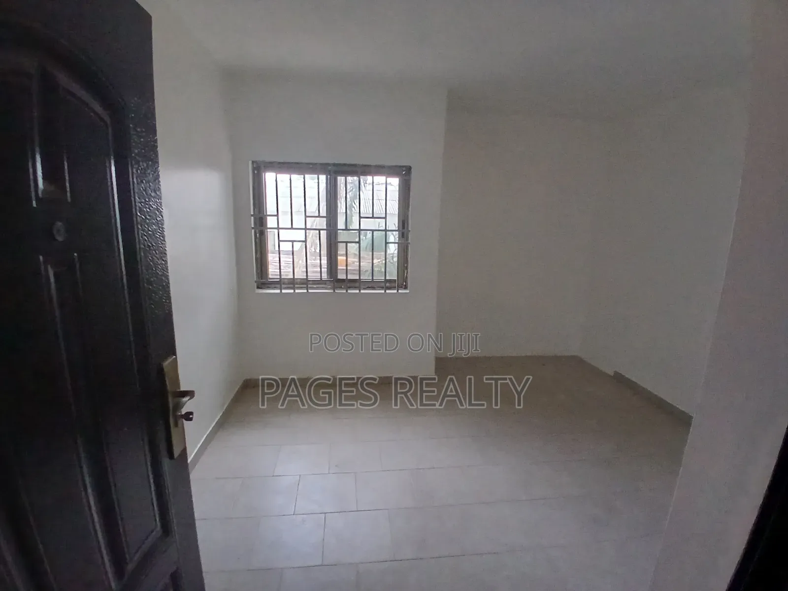 3bdrm Apartment in Madina, Zongo Junction for rent