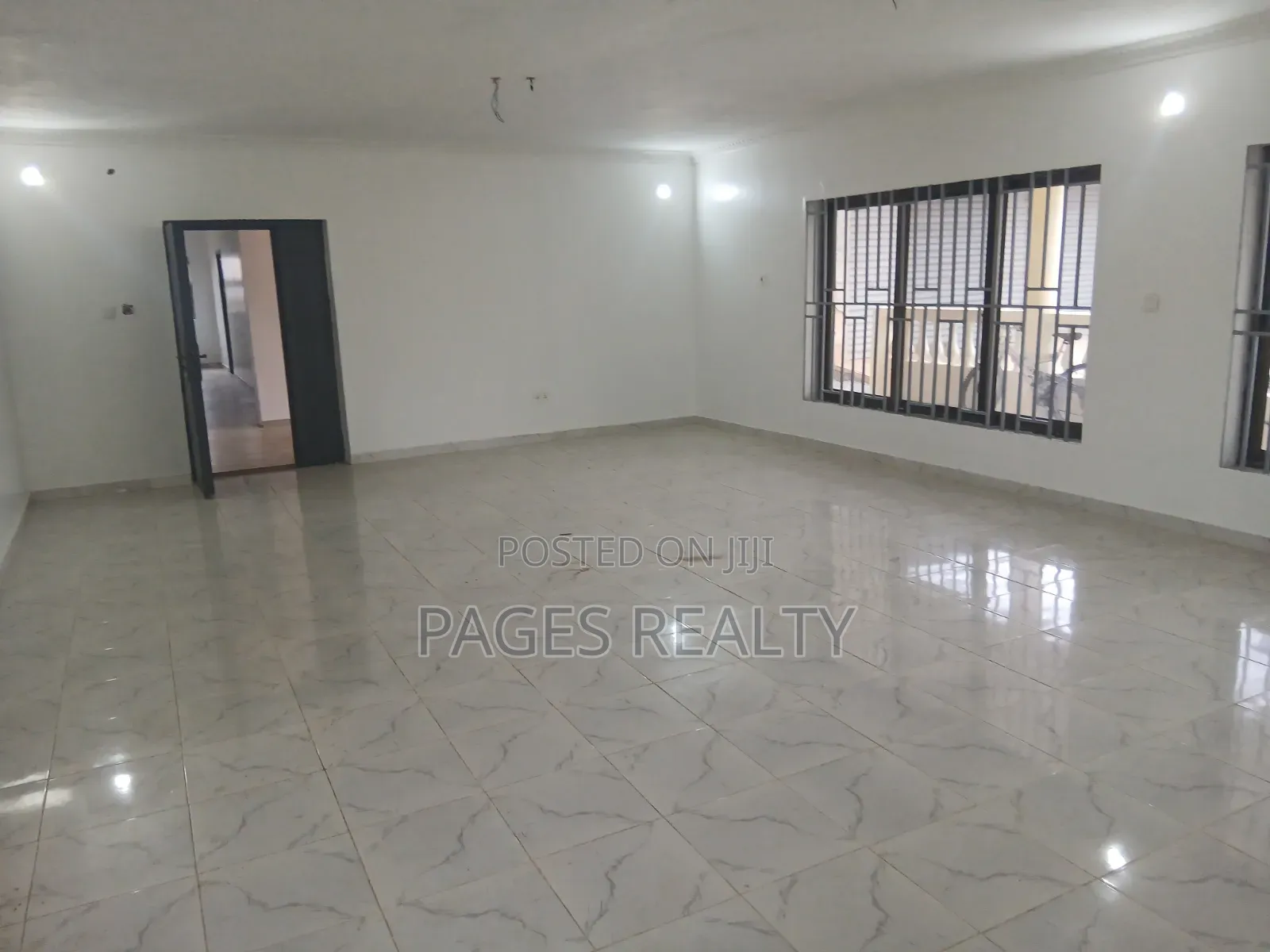 3bdrm Apartment in Madina, Zongo Junction for rent