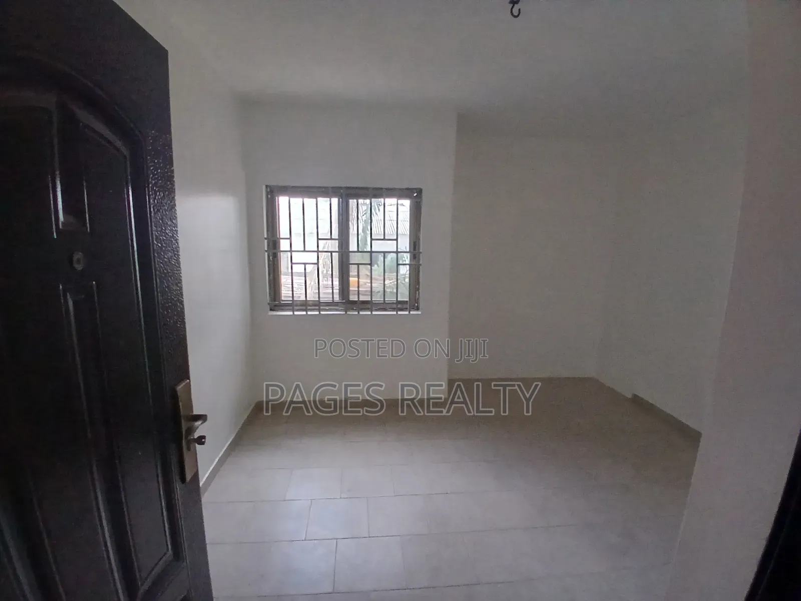 3bdrm Apartment in Madina, Zongo Junction for rent