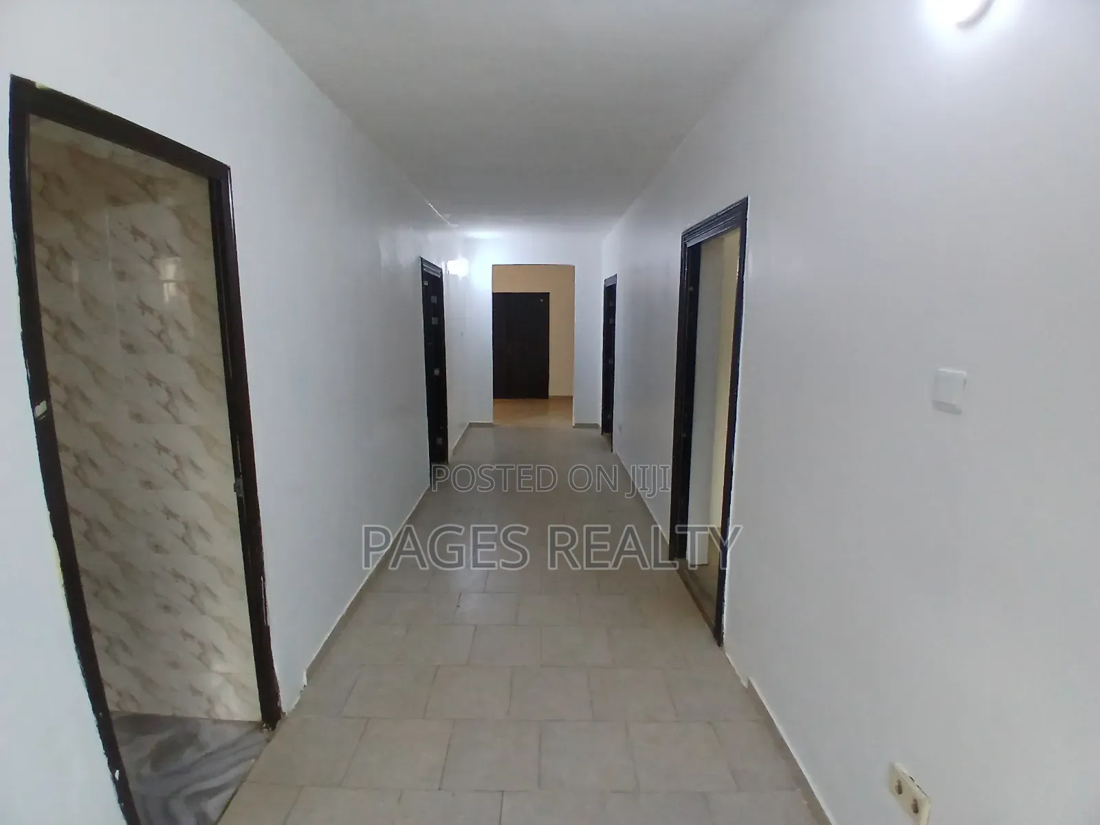 3bdrm Apartment in Madina, Zongo Junction for rent