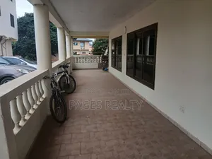 3bdrm Apartment in Madina, Zongo Junction for rent
