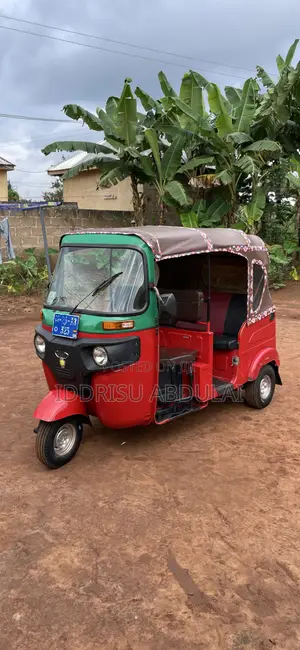 Bajaj RE 2025 Red