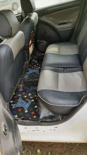 Toyota Matrix 2006 White