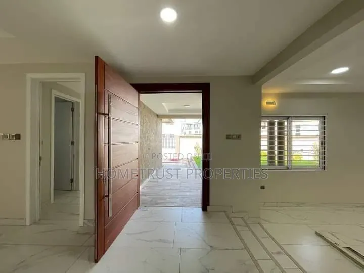 4bdrm Duplex in East Airport for sale