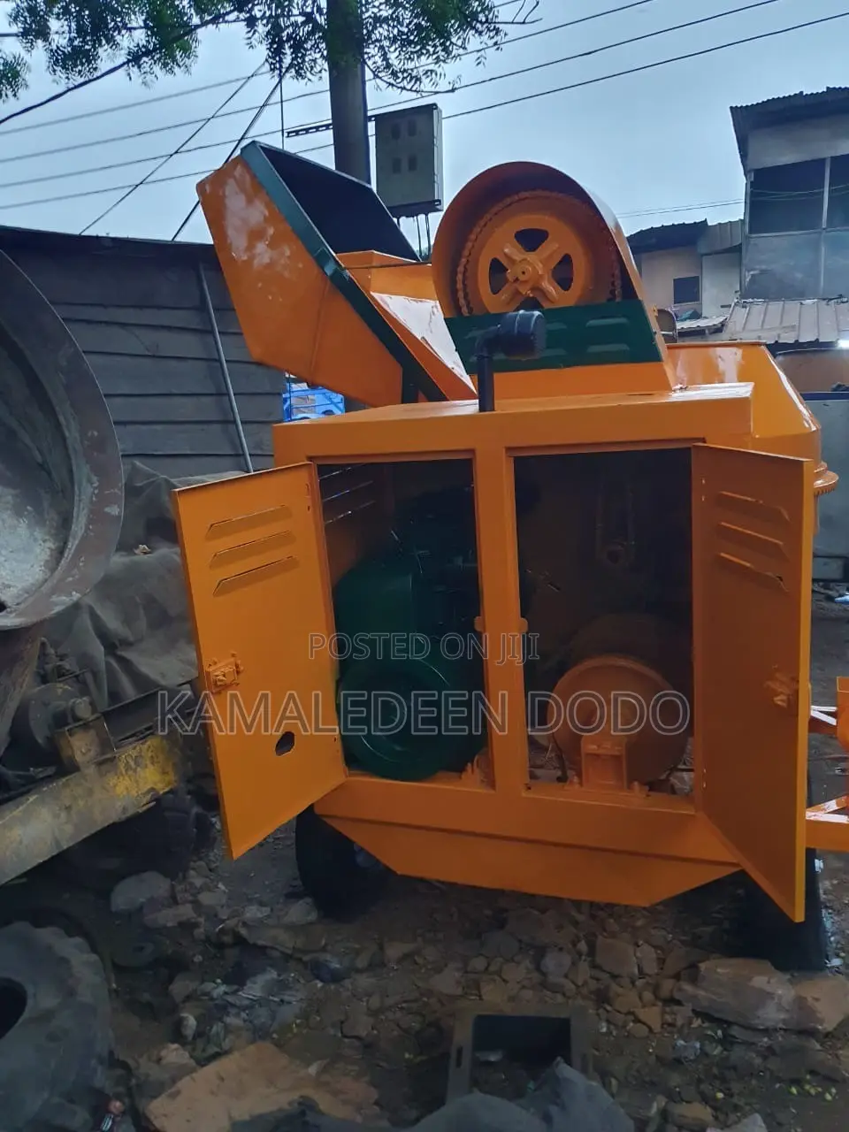 Self-Loader Concrete Mixer