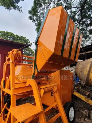 Self-Loader Concrete Mixer