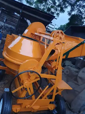 Self-Loader Concrete Mixer
