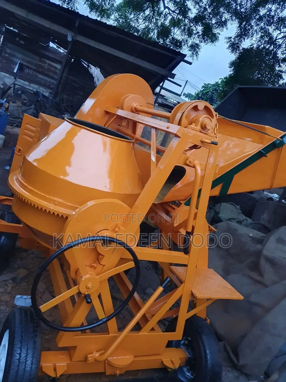 Self-Loader Concrete Mixer