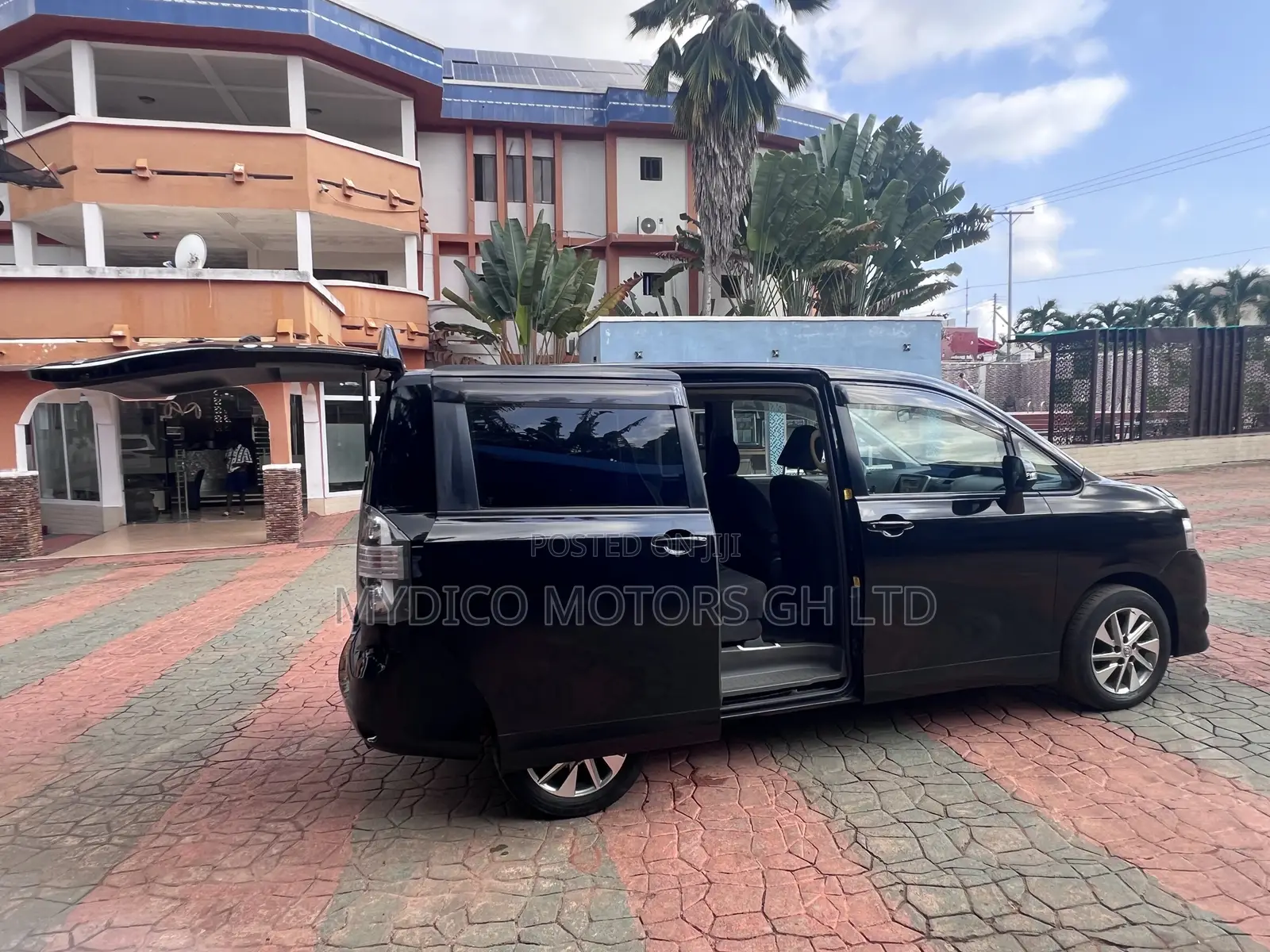 Toyota Voxy V 2WD 8-Seater 2010 Black