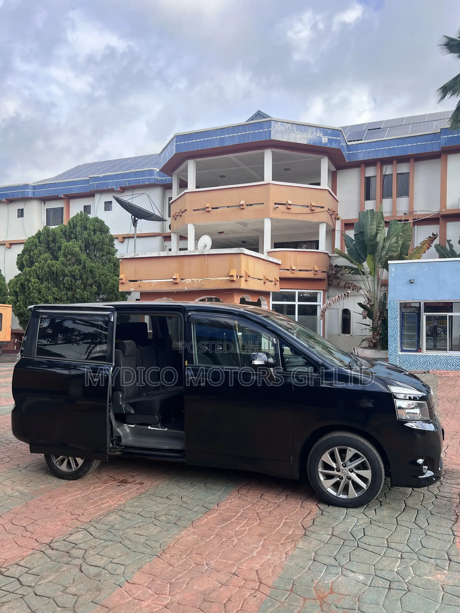 Toyota Voxy V 2WD 8-Seater 2010 Black